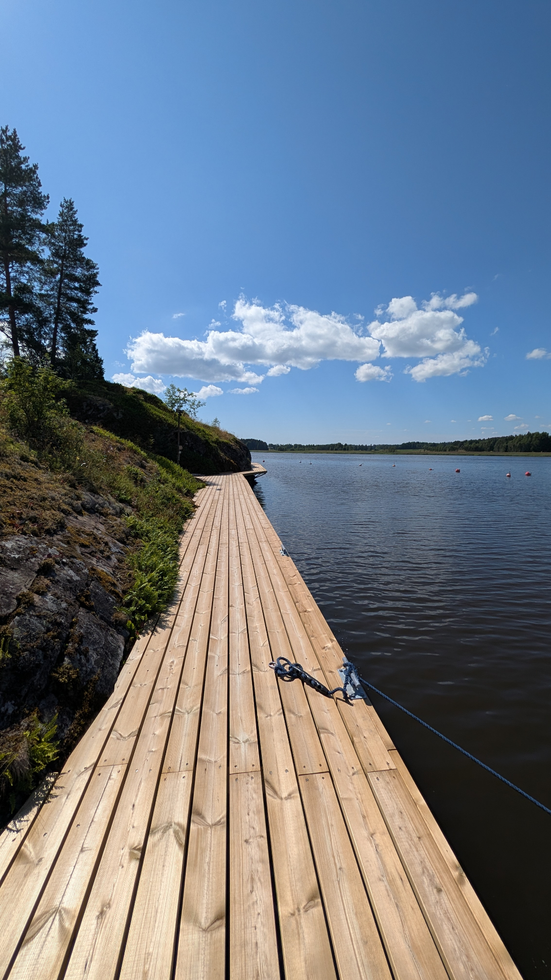 Hakkalan laituri kesäpäivänä